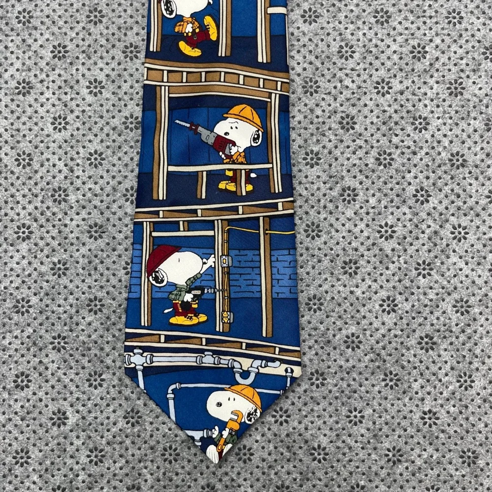 Vintage Made in USA Peanuts Snoopy Mr Fix-It Construction Silk Tie Blue Mens